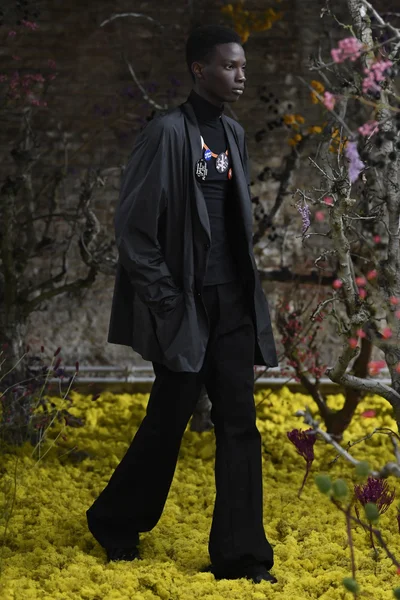 Look 48